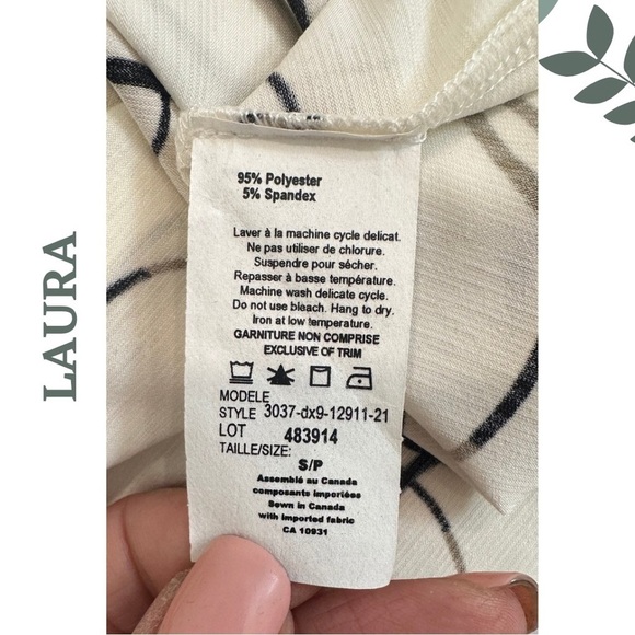 🛍️3/$40 Laura White and Black Circle Pattern Top Short Sleeve Stretch Size Small - Picture 5 of 5